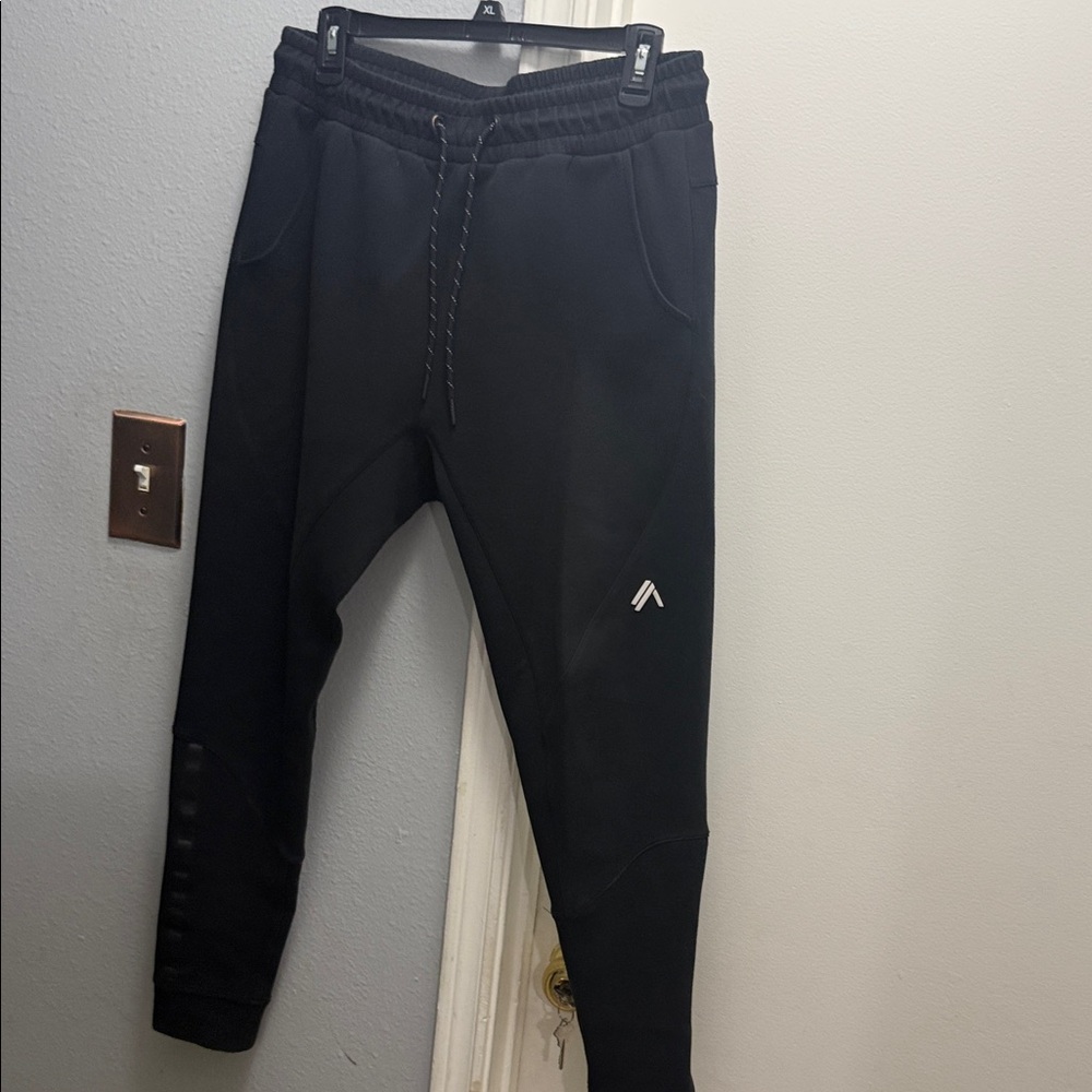 Alphatete  Jogger Sweatpants with Subtle Logo